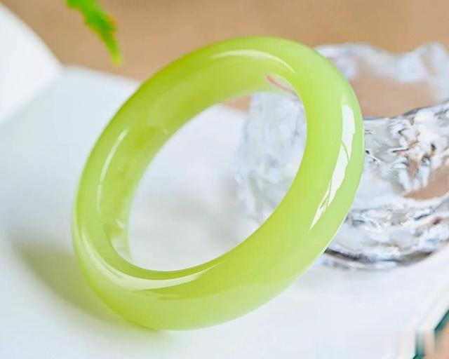 |“矫情”的重器！挑人、挑玉、挑眼力的和田玉手镯！