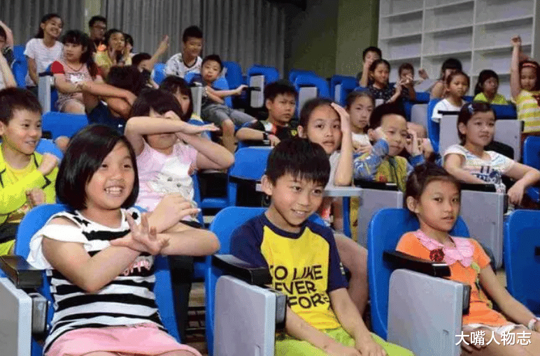 最惨影帝被前妻骗走5000万,6个孩子没一个是亲生的,他这一生都是“大戏”