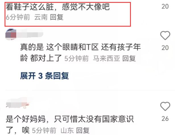 baby深夜带小海绵看病,独自抱娃显吃力,没保姆助理陪同显无助