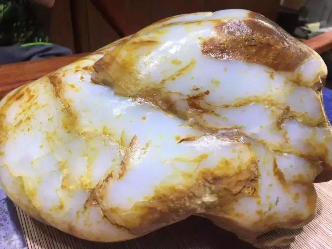 聊聊和田玉赌石那些事