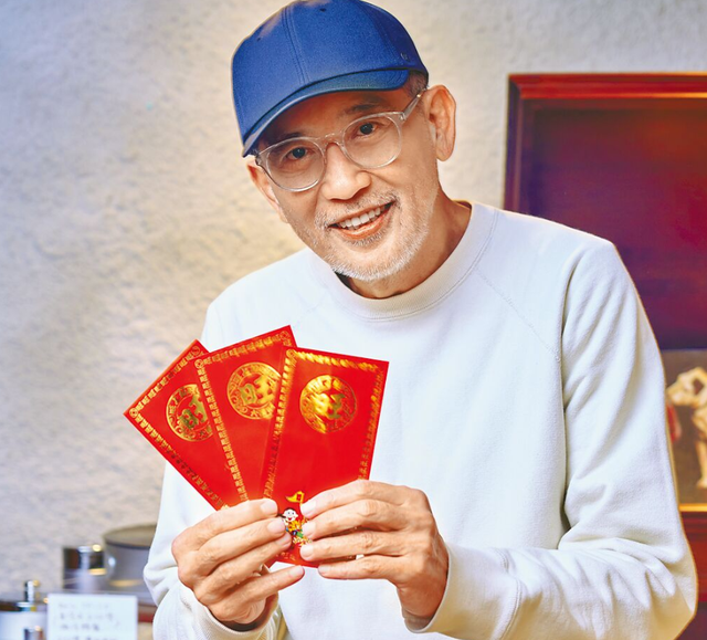 |秦汉孙女5岁生日，与家人酒店开派对庆祝太开心，五官精致像爷爷！