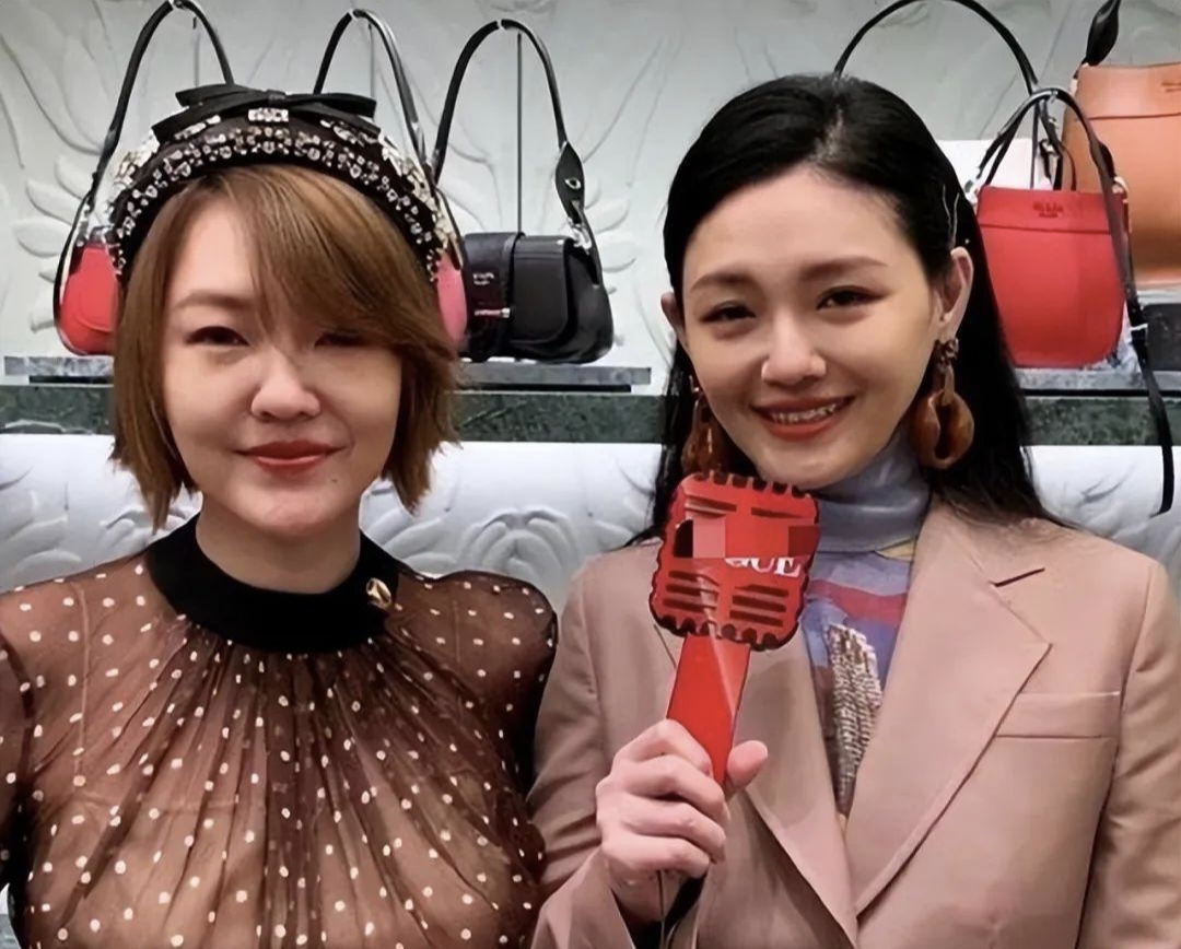 报应！大S走出家门复出捞金，具俊晔软饭硬吃，两人大势已去真穷了