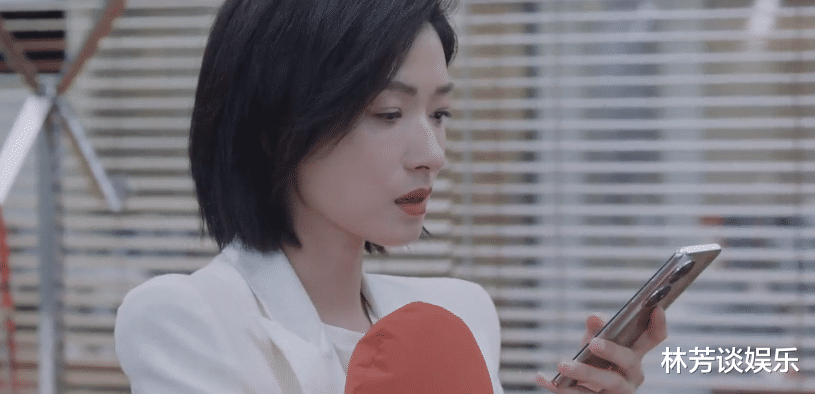 关晓彤|40岁万茜操作太“横”,跟34岁白客演夫妻,新剧热度干到3亿!