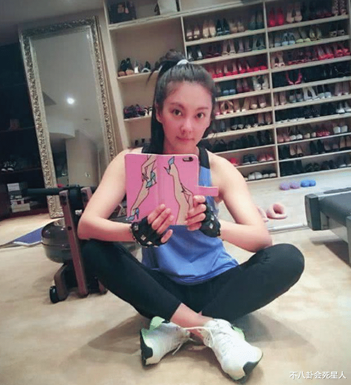 在红毯上勒出赘肉的张雨绮,把她的“中年尴尬”展现得淋漓尽致