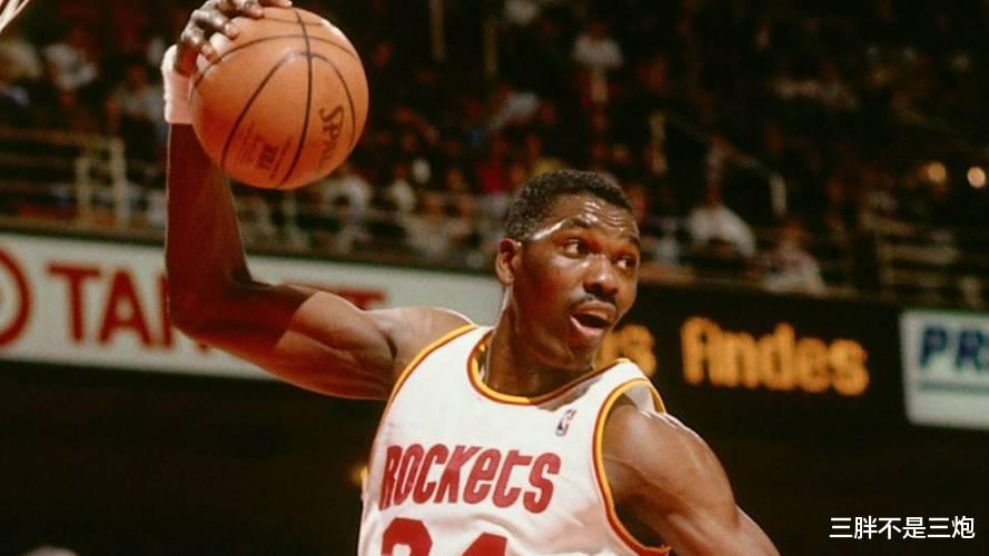 乔丹老詹都不够格？盘点职业生涯场均20+10的那些大神们！