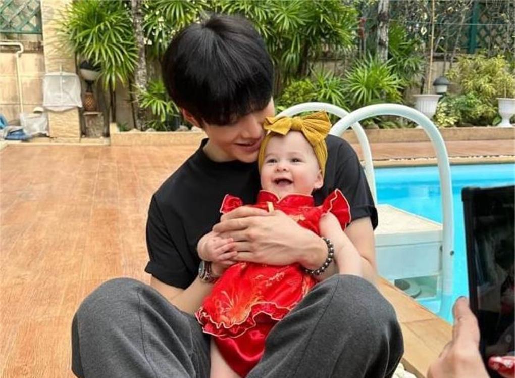 mike|泰星Mike分享和儿子相聚日常，称今年因私事会常回泰国工作