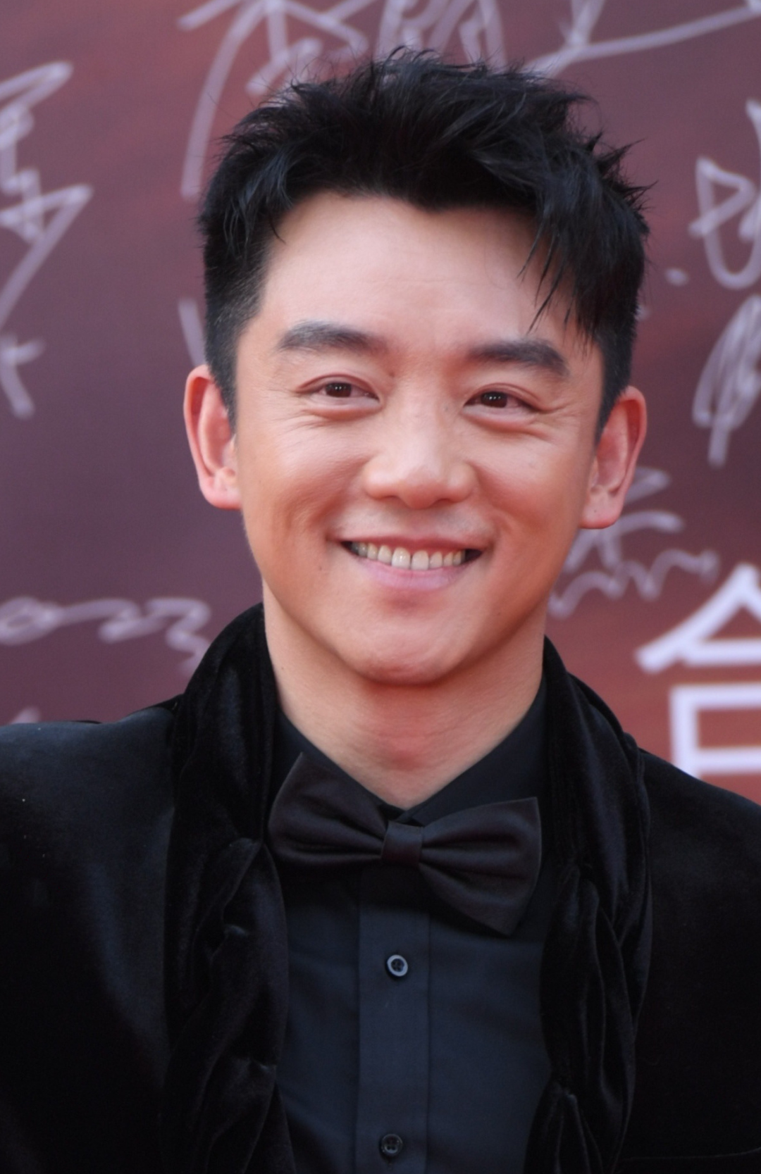 |华表奖男星怼脸生图:全部是普男,苏有朋和韩庚发福,王一博脸肿