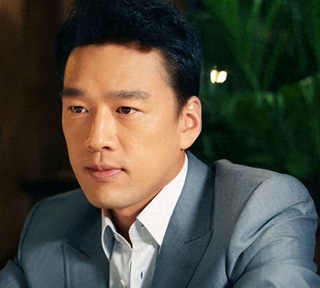 演员王耀庆:娶初恋郭晏青,22年宠妻如宝,拍戏赚的钱都给妻子管