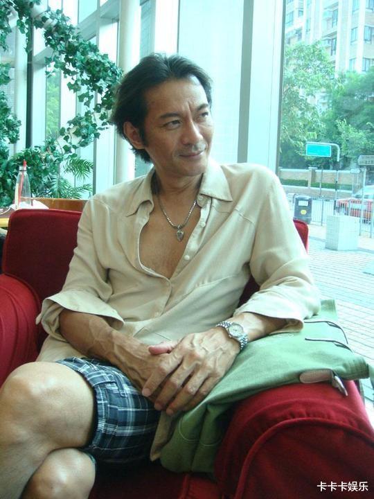 六位香港艺人落魄转行,卖保险,卖鱼蛋,最佳女配成了按摩技师!