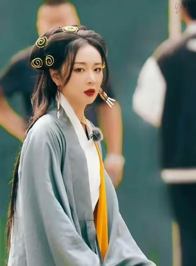 发型 这居然是《狂飙》的大嫂？穿上古装后，美得像换了一个人