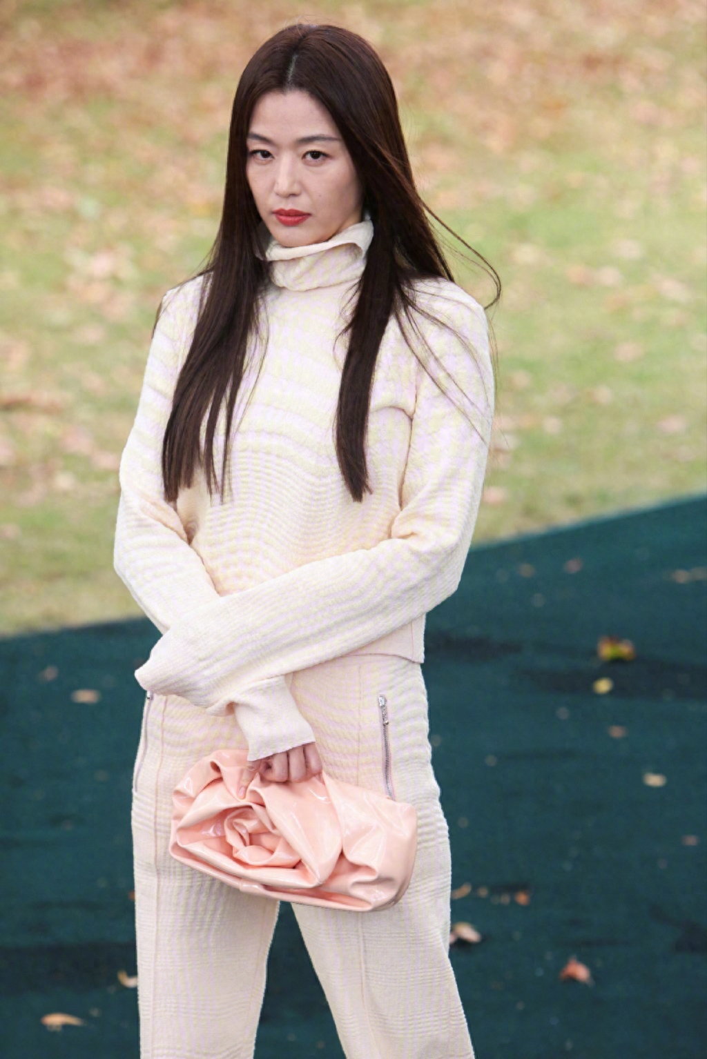 陈坤带儿子参加时装周,父子同框像兄弟,陈坤脸僵疑医美打针