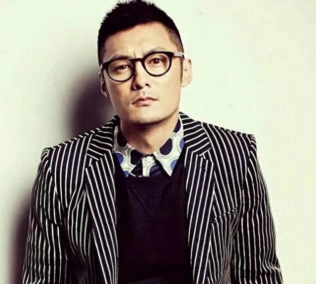 余文乐发文悼念安倍晋三！劝国人放弃仇恨！网友:终于暴露了