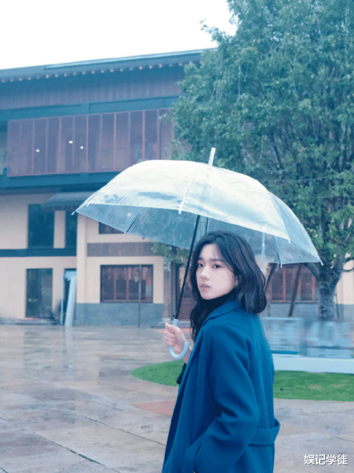 庄达菲|恋情瓜!00后小花庄达菲被曝与大16岁摇滚歌手秘恋,男方离异带娃