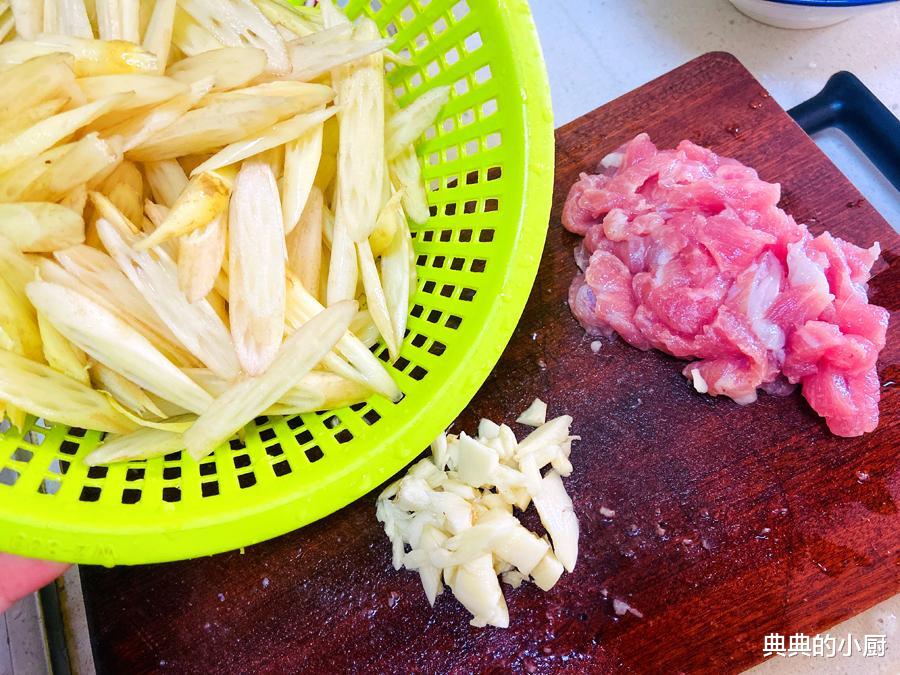 青椒|开胃下饭菜,炒藕带,除了有点贵,别的没毛病