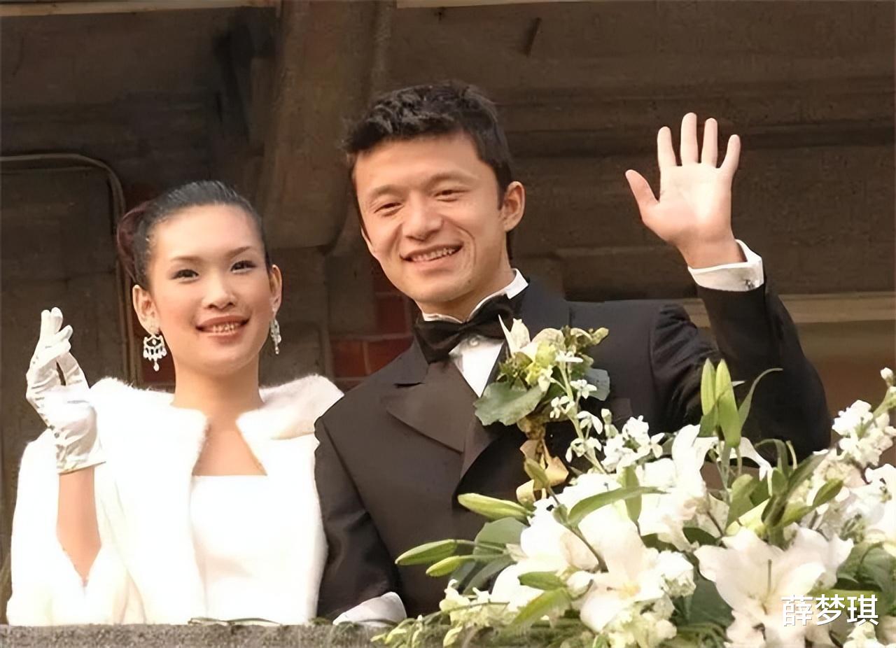 超模佟晨洁，曾与谢晖作为国内小贝和辣妹，如今已与魏巍结婚