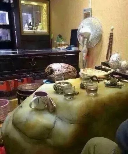 用玉石翡翠砌墙，价值不可估量啊！