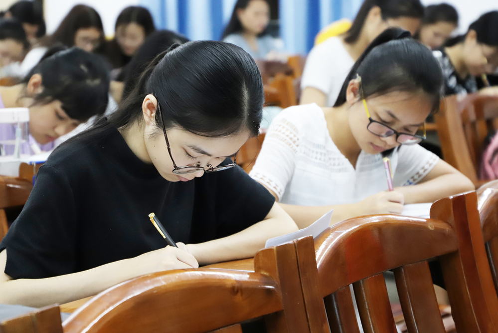 报考师范大学，未来可以直接当编制老师吗？考生需提前了解这几点