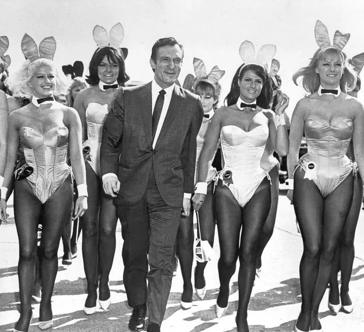 双胞胎兔女郎:18岁被花花公子赫夫纳相中,一年后抛弃,32岁爆肥