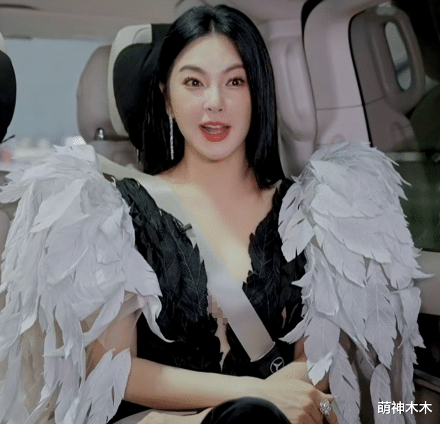 星光大赏红毯生图来了！热巴妆容翻车，杨紫选错礼服，唐嫣皮肤好