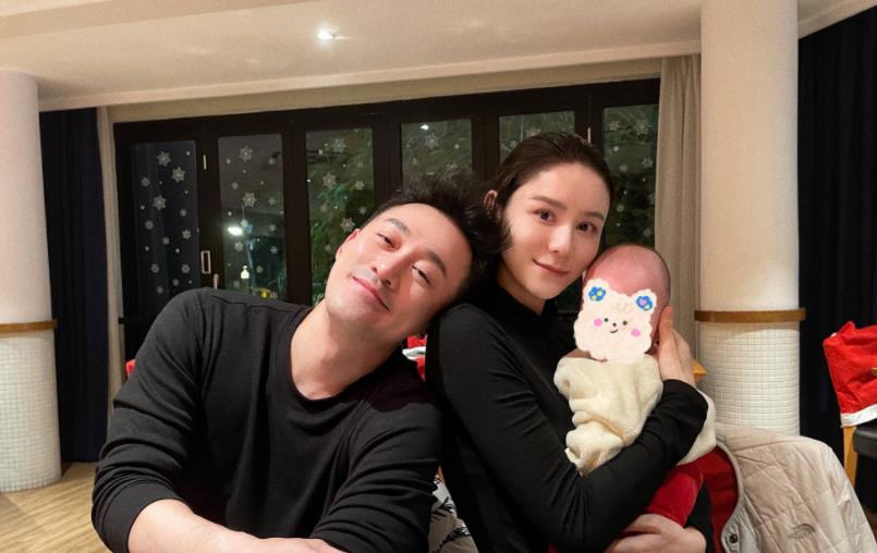 林峰妻子张馨月生照片曝光,毛孔粗大老10岁,和林峰发际线双双上移