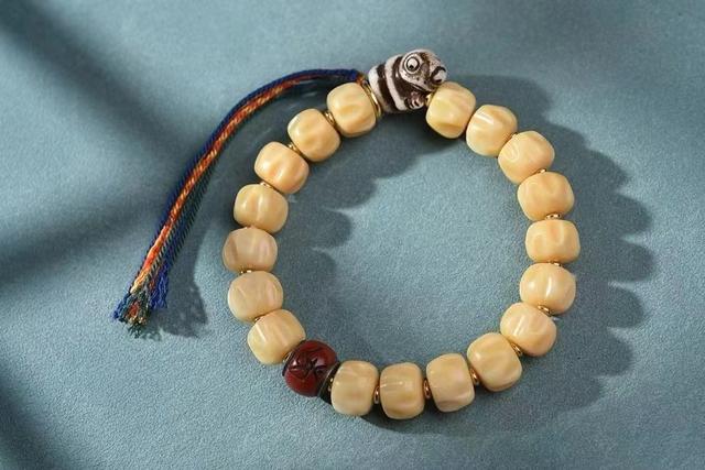 展示一条你不认识的手串,很美很润却说不出名字