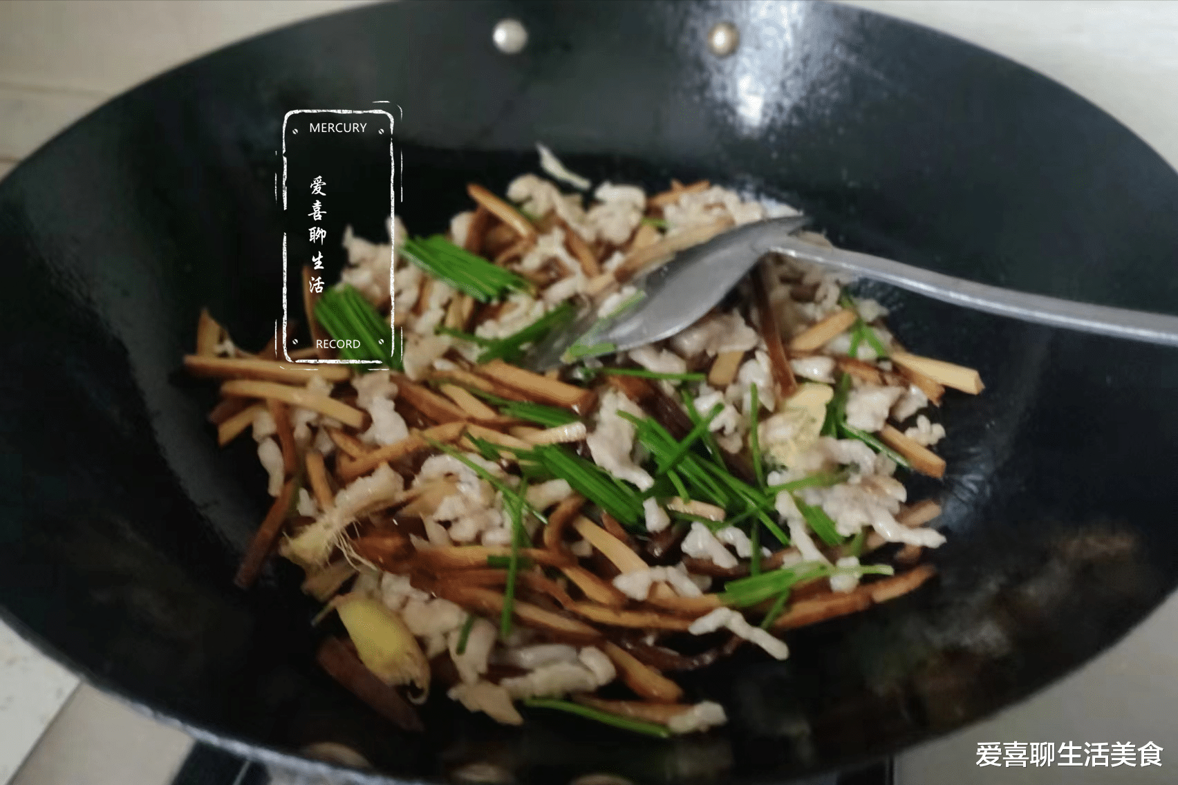 |这菜一年四季有,搭配它们一起炒,口感丰富味道鲜美,比吃大鱼大肉强