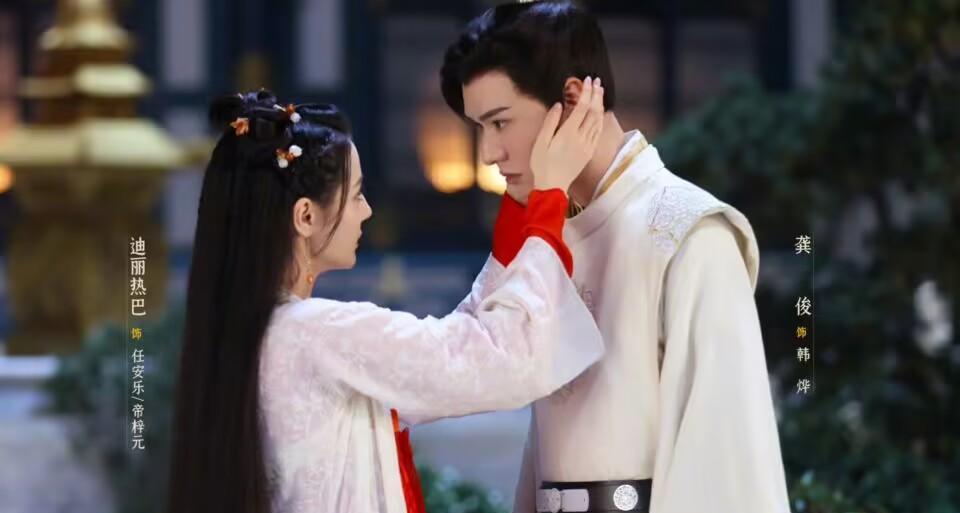 |首播3集收视上亿,五星飘屏稳步8.0,人气女主出手就是古装爆款