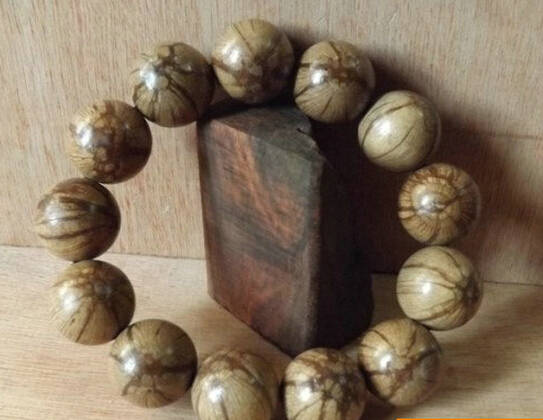 那些在文玩市场里的地摊货