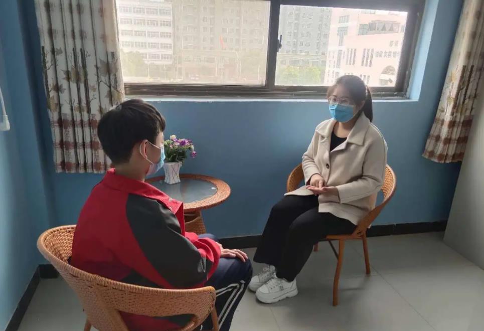 心理学|父母没人脉背景，学生尽量别“碰”这3个专业，毕业不好找工作