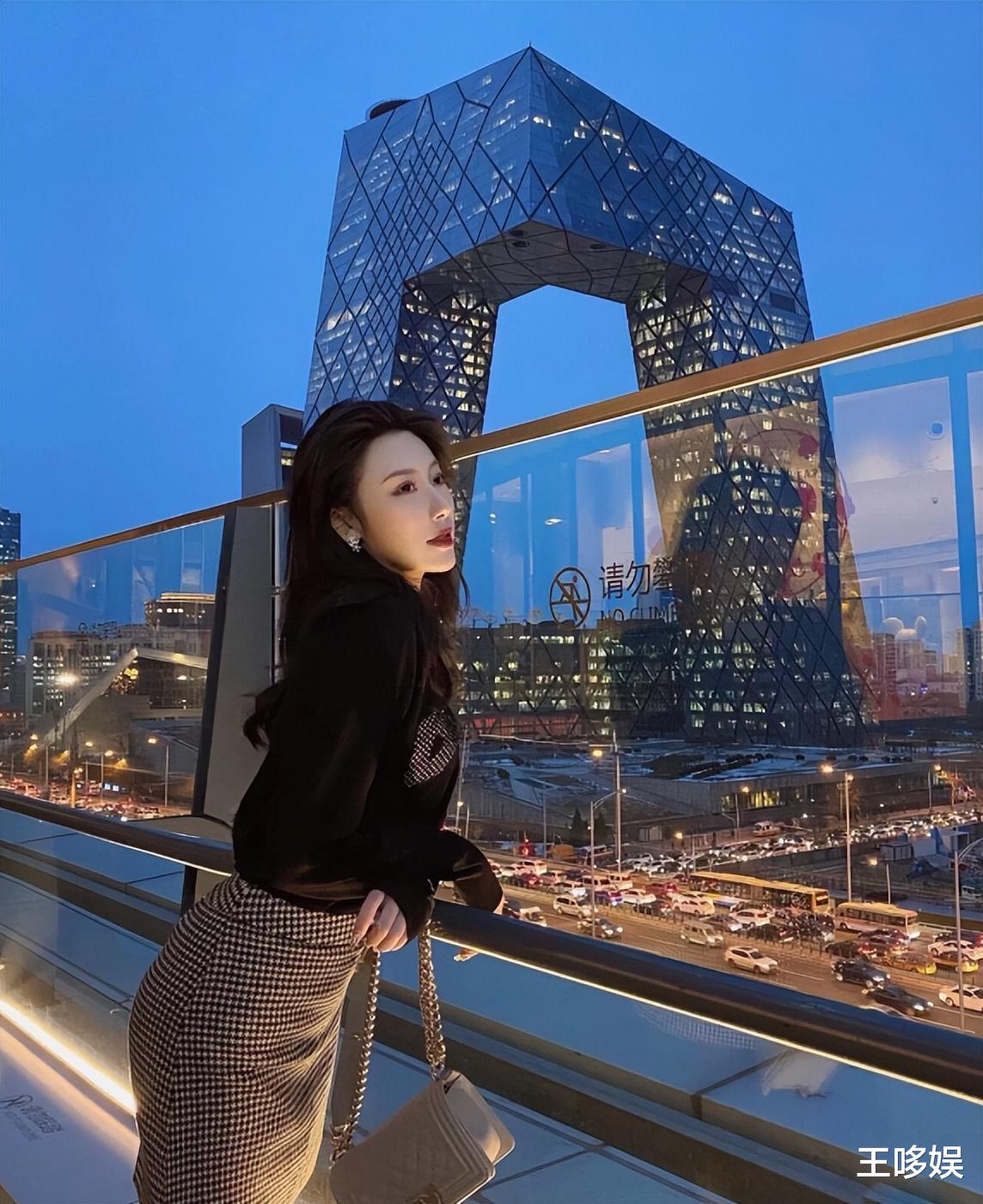 外公是影帝,舅舅是陈佩斯,爸爸是国家一级演员,自己甘愿当网红