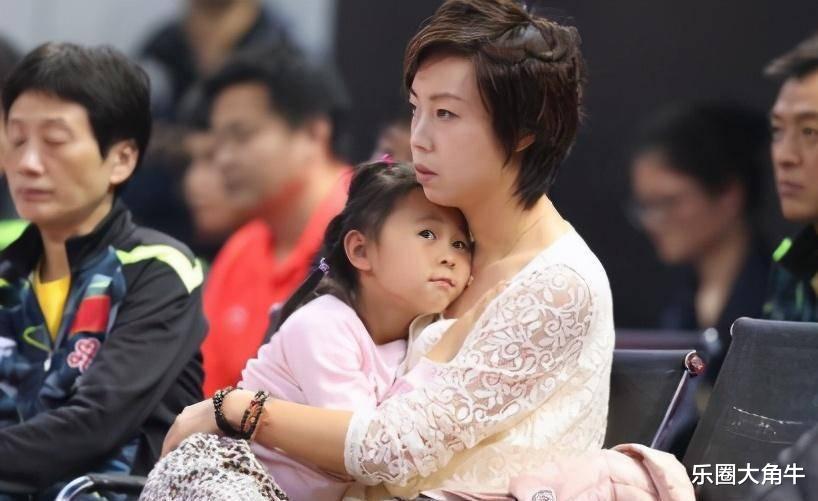 粉色|与袁立同居12年的富商徐威，为何转头又去娶了世界冠军张怡宁？