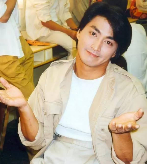 窦骁|“展昭”何家劲的“消失”,是整个演艺圈的悲哀和损失