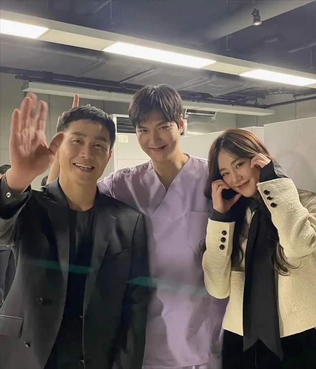 李敏镐|李敏镐发福严重,门牙起黑缝,又油又胖姨味重