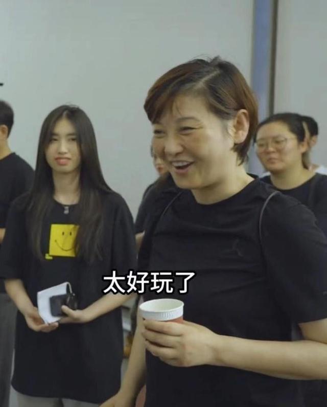 冯小刚又爆一大瓜,妻子徐帆收养的女儿,竟是他的“私生女”