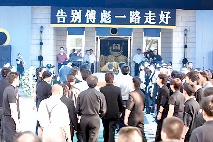 他的死，让半个娱乐圈哭泣，18年来，这是最风光的明星葬礼