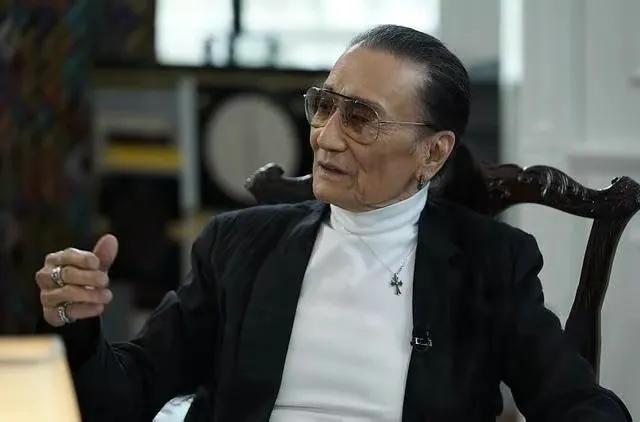 张柏芝|张柏芝被曝与谢霆锋复合后首露面,与粉丝亲切合影,懒理外界传闻