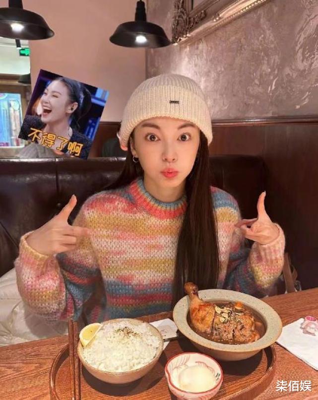 张雨绮|张雨绮带儿女度假,与神秘男子穿情侣装亲密合影,男方年轻帅气