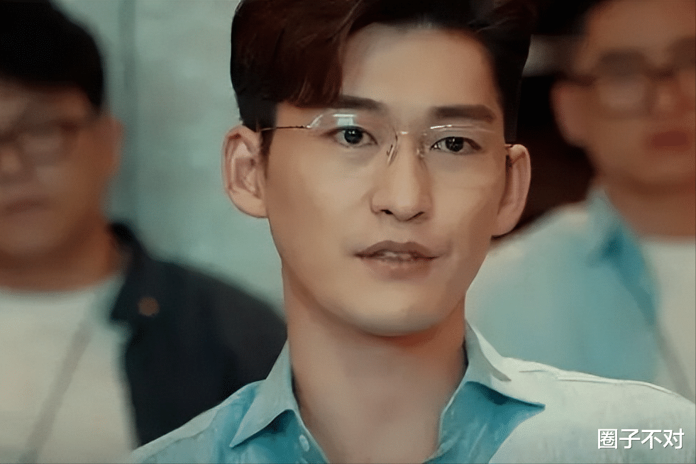 导演只是找他来演个配角,结果人家只是露个脸,俩男主直接白演