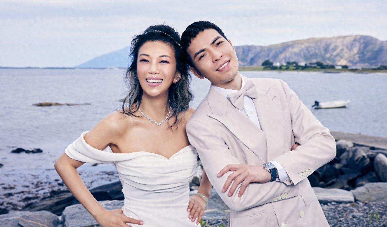 萧敬腾官宣与50岁经纪人结婚,婚纱照超唯美,女方已经明确拒生孩子