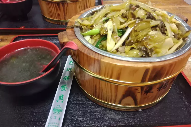 米饭|风靡一时的木桶饭，为啥没人吃了？顾客：除了个木桶，还有啥？