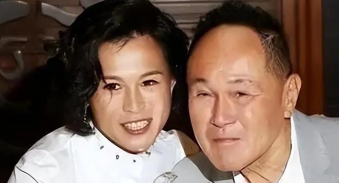 香港风流大亨:有过万名女友,全是演员嫩模,八旬高龄仍不消停