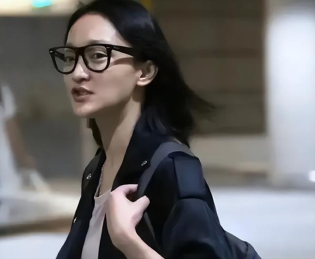 这一次,董洁的体面被“周迅”撕了个粉碎