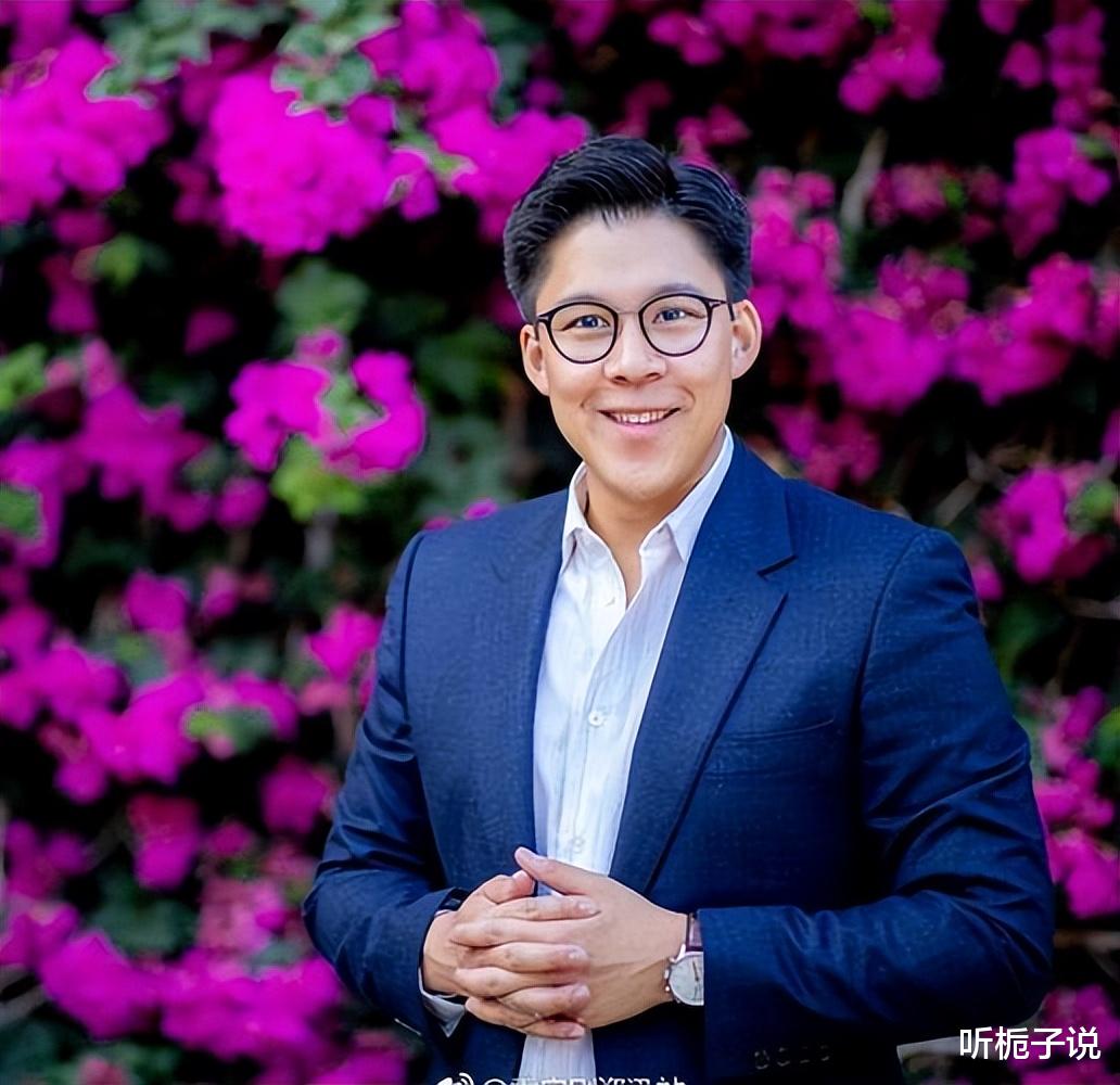 霍启刚携3个子女飞瑞士！子女全程安静教养很高，大方与网友合照