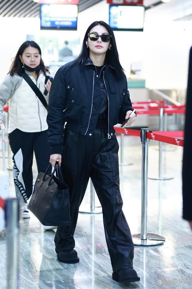 大骨架身材也挺美，张雨绮飞行夹克配皮裤，女霸总既视感！