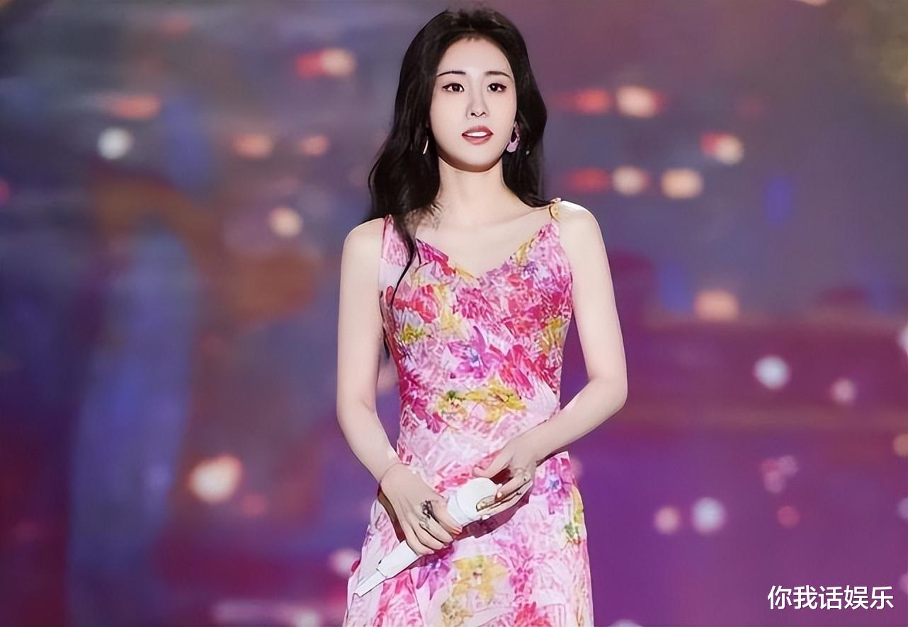 郑乃馨|春晚过后,歌手张碧晨带来王炸!就连?希林娜依高和郑乃馨也火出圈