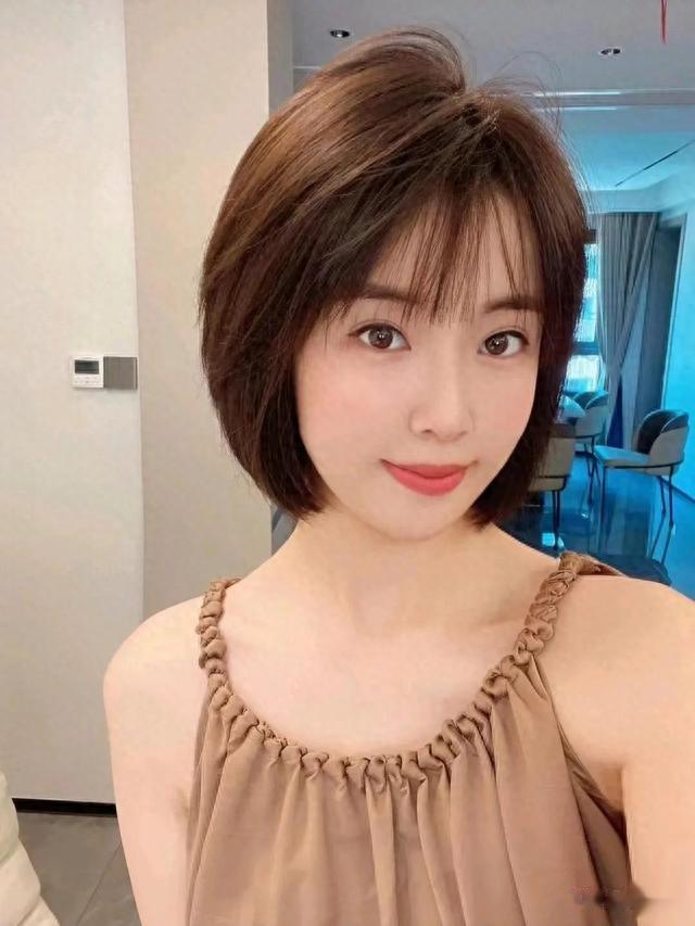 发型剪来剪去，忘不了的还是波波头，瘦脸时尚很百变