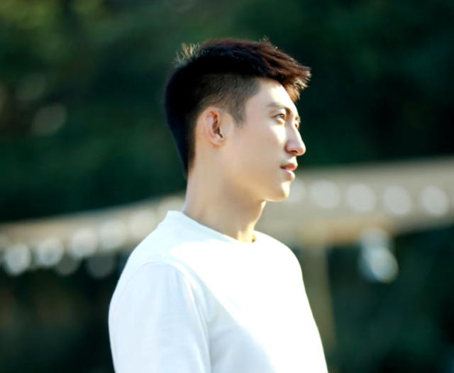 黄景瑜前妻深夜发文：是他把我害成这样的，难道就因为他是明星吗？