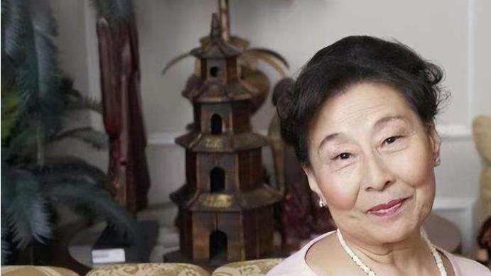 63岁阿姨感慨：找老伴再婚不如请男保姆，服务周到还不用受气