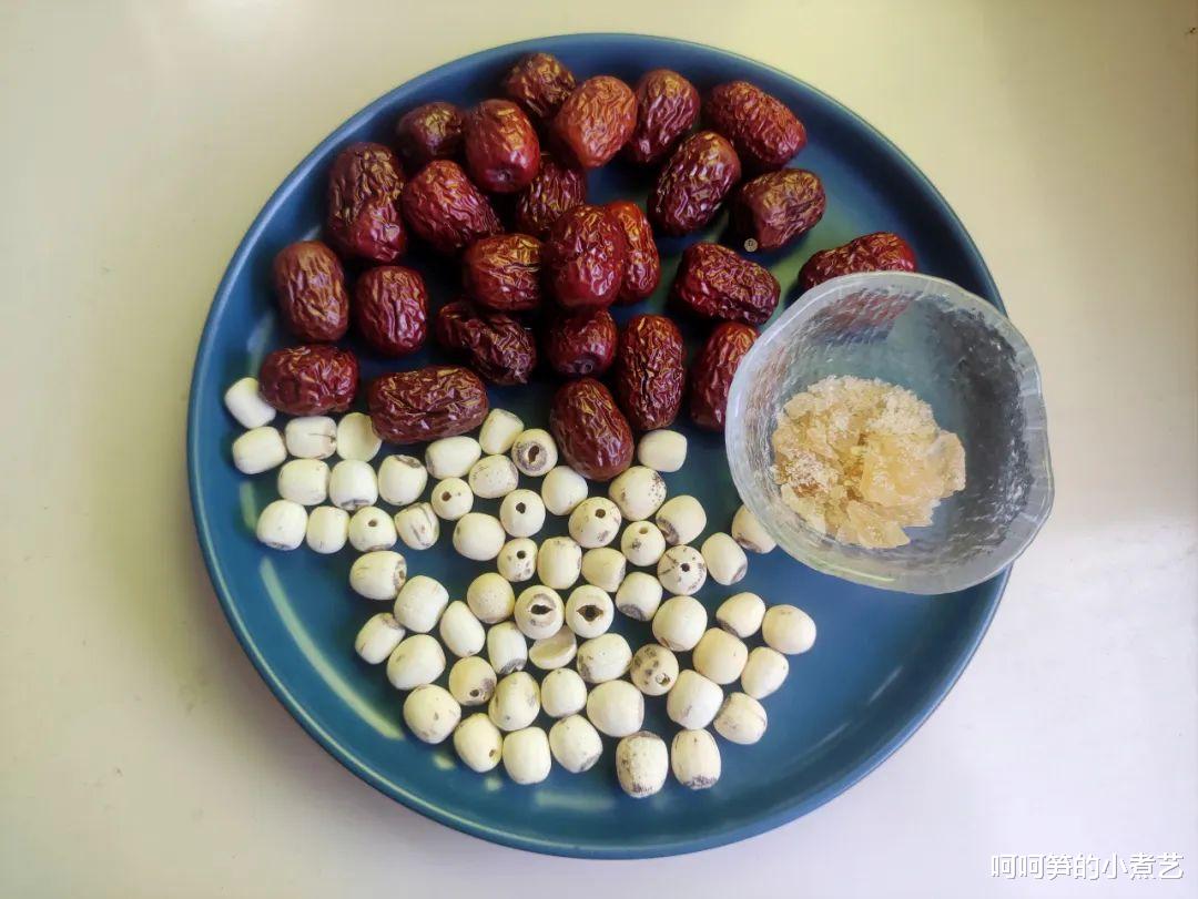 秋季进补别忘了红枣莲子羹，清宫娘娘也喜欢的美味，越喝越养人