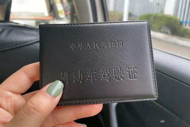 95后女卡车司机:15岁因6000元被卖,两婚两离后被奥斯卡导演选中